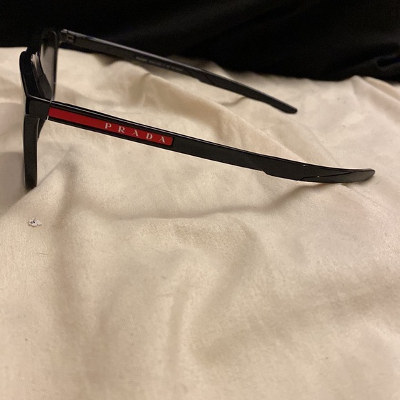 Prada polarized black frame grey lens - Picture 2 of 4